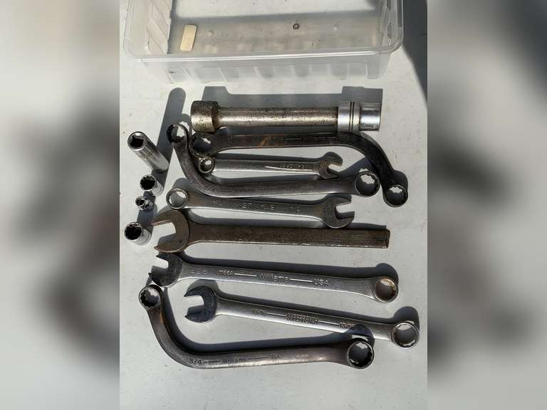 CONTAINER OF VINTAGE WILLIAMS COMBINATION SOCKET WRENCHES - GARAGE image