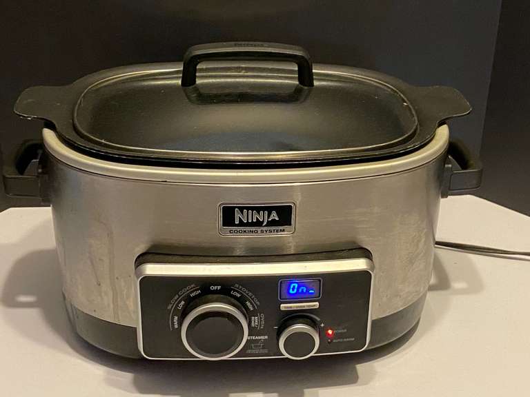 LR… Ninja slow cooker, has removable pot, powers up, see pictures for details. image