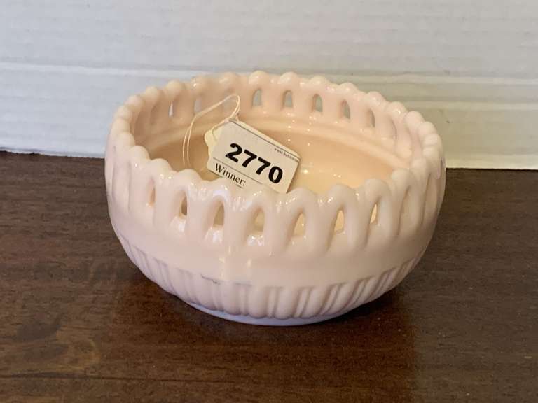 VINTAGE FOSTORIA SHELL PINK MILK GLASS "RANDOLPH" PATTERN BOWL 5" ROUND X 2 1/2" TALL image