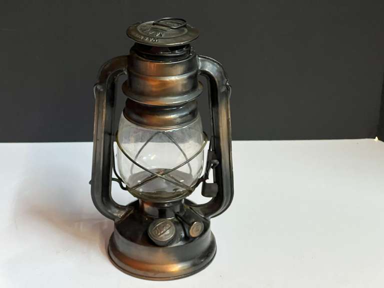 Small oil lantern, see pictures or details. image