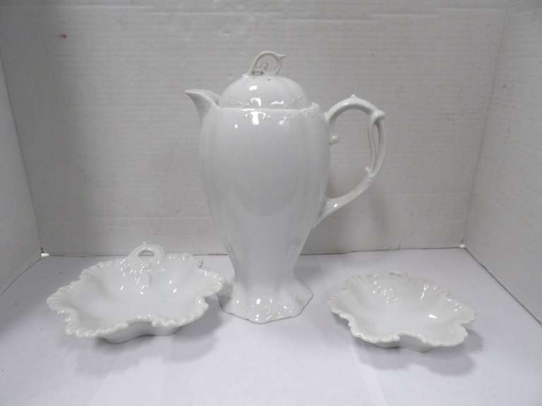 WHITE TEAPOT WITH TWO WHITE BOWLS FROM JAPAN image