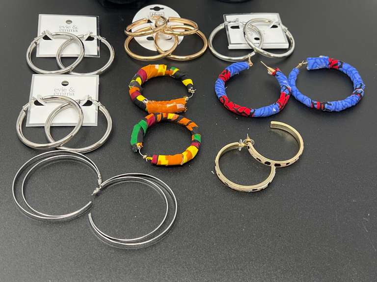 Assorted ladies fashion earrings, see pictures for details. image