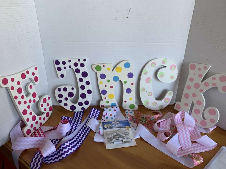 5 HANDMADE HAND PAINTED HAIR BOW HANGERS image