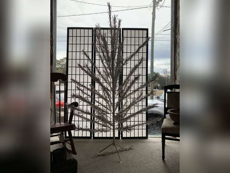 VINTAGE 6 FT TALL SILVER ALUMINUM CHRISTMAS TREE (PLEASE INSPECT AT PREVIEW) image