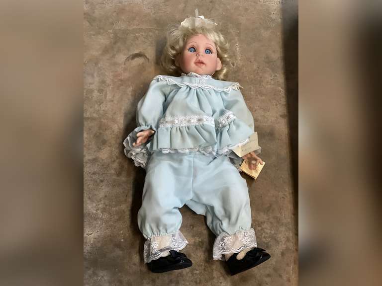 Brenda by Phyllis Parkins Collectables Doll image