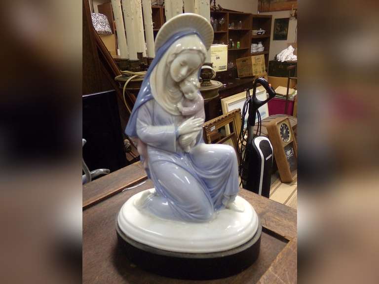 MADONNA AND CHILD FIGURINE image