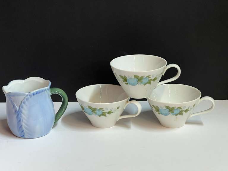 Noritake China cups, “Blue Orchard”, set of three, also comes with a ceramic tulip mug, see pictures for details. image