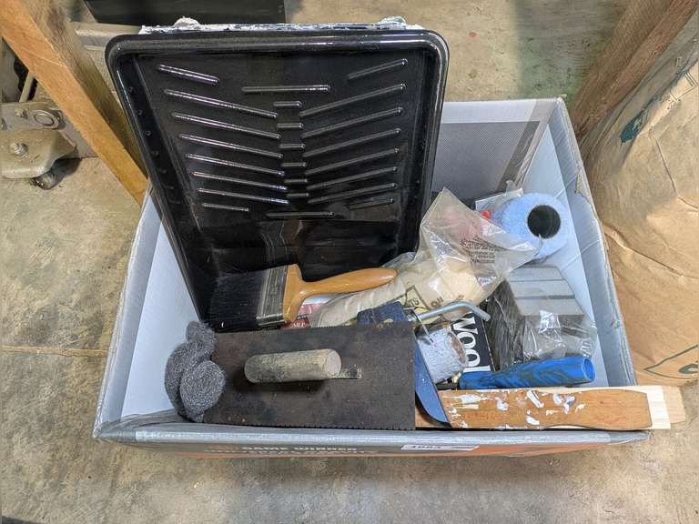 BOX LOT OF PAINTING SUPPLIES INCLUDING SANDING SPONGES, STEEL WOOL, PAINT TRAYS, PAINT ROLLERS, AND MORE image