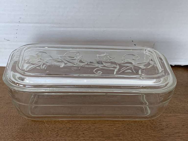 VINTAGE MEDIUM HAZEL ATLAS REFRIGERATOR DISH W/ IVY EMBOSSED LID 8 1/2" LONG X 4" WIDE X 3 1/4" TALL image