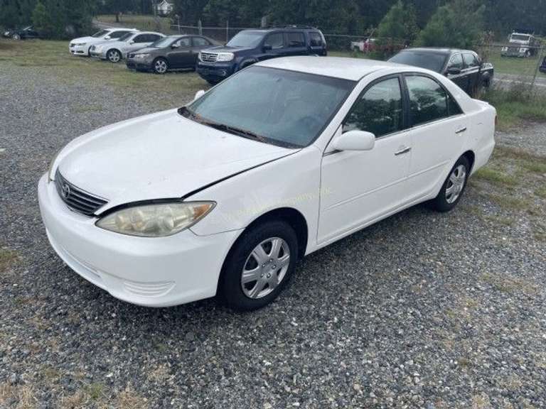 2005 Toyota Camry Sedan Standard I4, 2.4L image