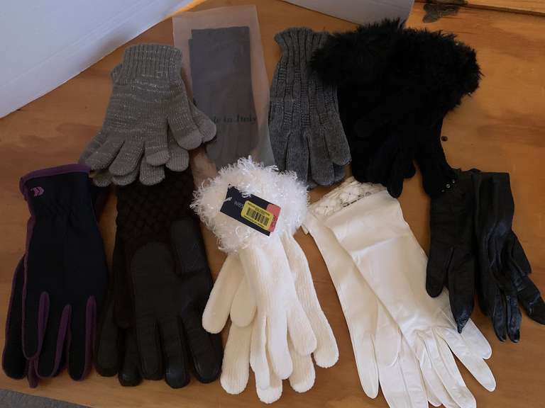 BASKET FULL OF LADIES GLOVES (SOME LEATHER) & FAUX FUR COLLARS image