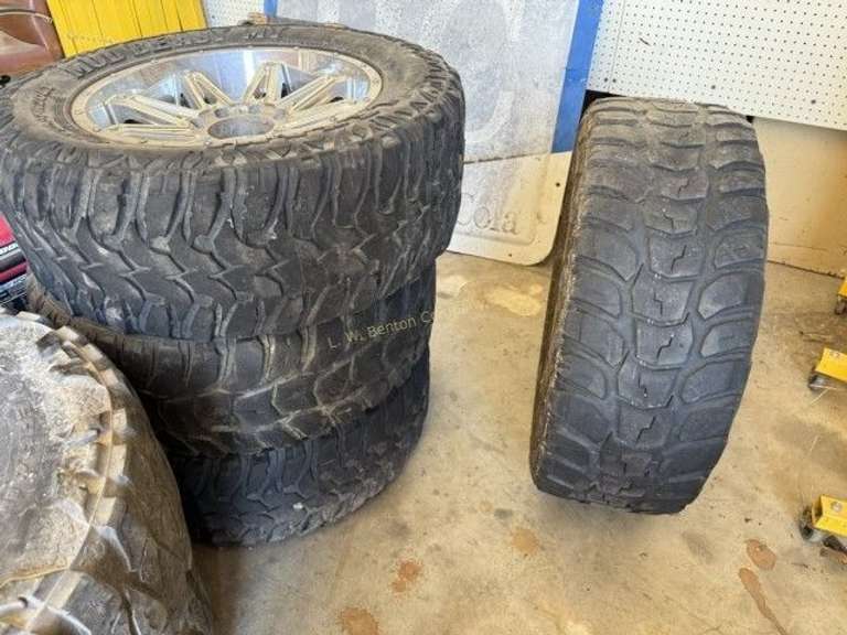 SET OF WHEELS & TIRES image