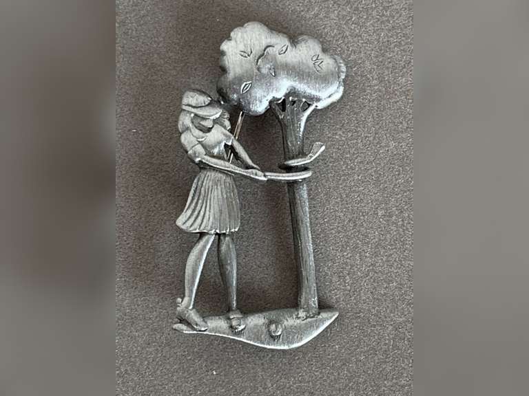 VINTAGE AJC LADIES GOLF BROOCH - CHECKOUT image