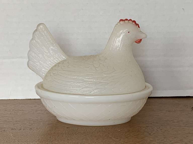 VINTAGE INDIANA GLASS WHITE PRESSED GLASS HEN ON NEST 5" LONG X 4" TALL X 3 1/2" WIDE image