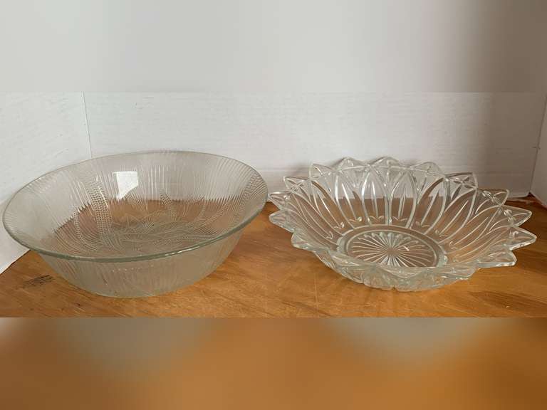 VINTAGE FEDERAL GLASS "PETAL" SERVING BOWL 10" ROUND & ARCOROC "LILY" SERVING BOWL 10" ROUND image