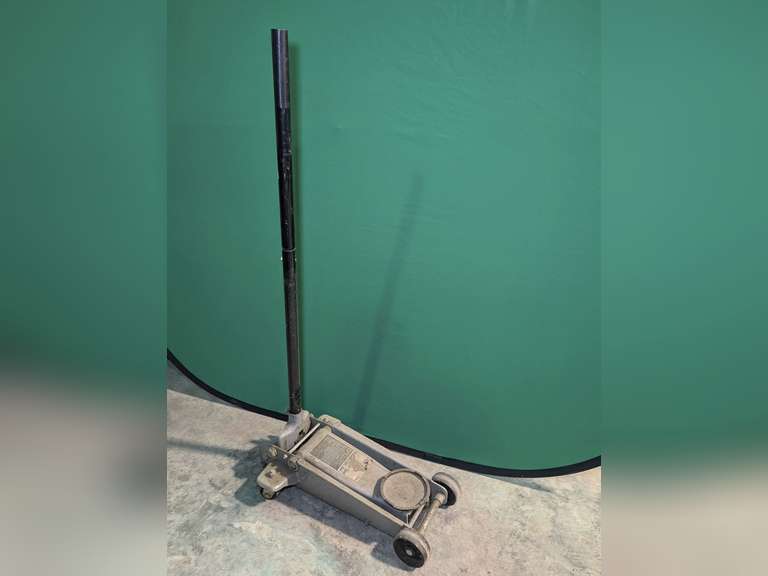 SEARS 2.5 TON HYDRAULIC FLOOR JACK image