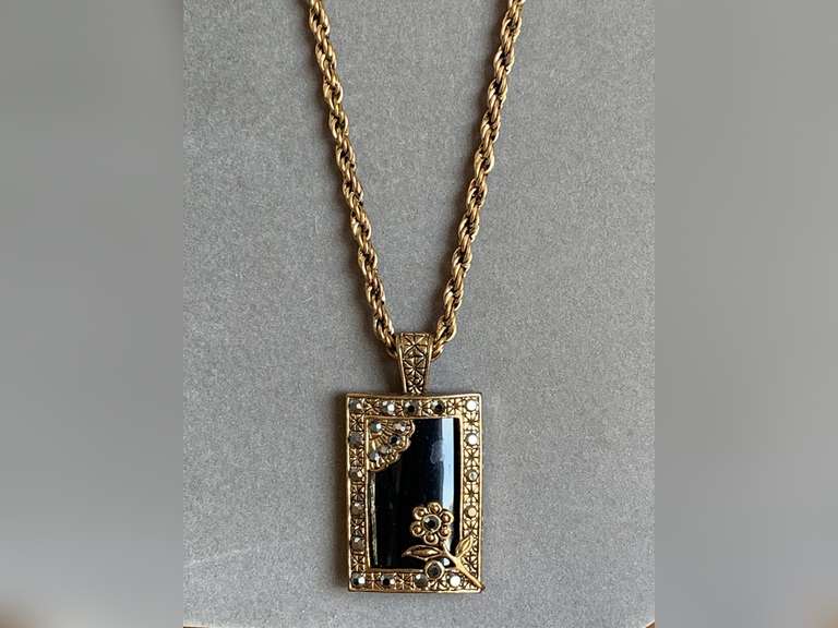 VINTAGE GOLD TONE CHAIN W/ BLACK FAUX (LUCITE) RECTANGLE STONE W/ MARCASITE STONES 24" LONG - CHECKOUT image