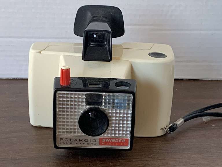 VINTAGE POLAROID LAND CAMERA SWINGER MODEL 20 image