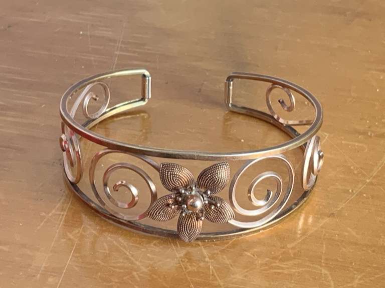 VINTAGE ART NOUVEAU KREMENTZ YELLOW/ROSE GOLD FILLED SCROLL FLOWER CUFF BRACELET - CHECKOUT image