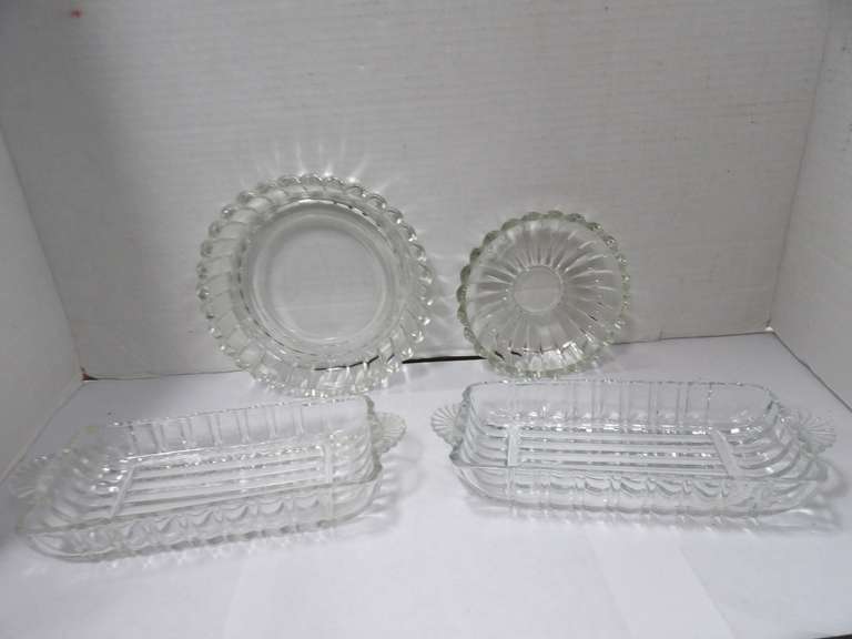 CLEAR GLASS SERVING BOWLS/PLATES image