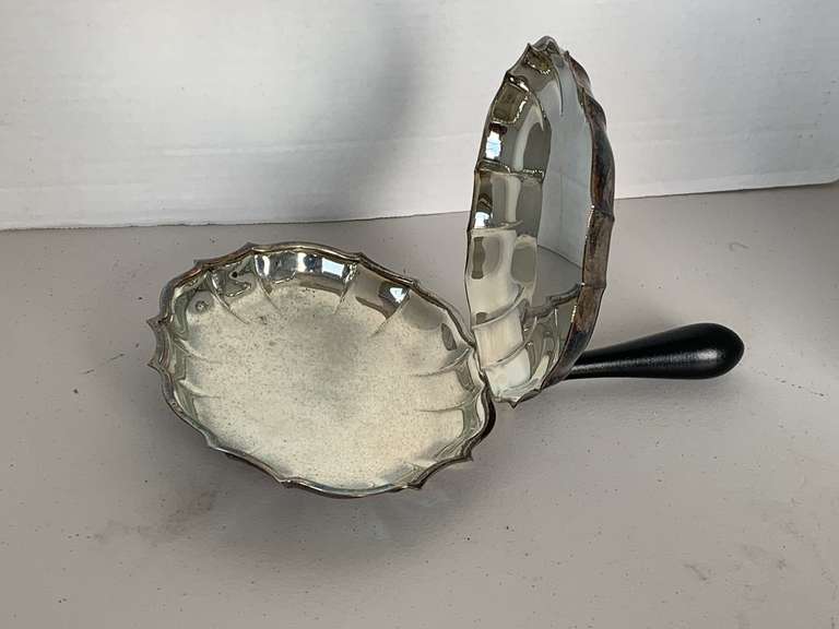 VINTAGE CHIPPENDALE SILVERPLATE SILENT BUTLER/CRUMB COLLECTOR image