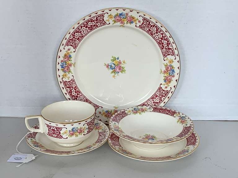 VINTAGE HOMER LAUGHLIN "MAJESTIC FLORAL" 5 PIECE PLACE SETTING image