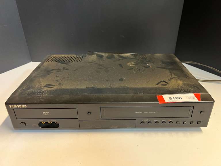 Samsung VHS and DVD player, powers up, see pictures for details. image