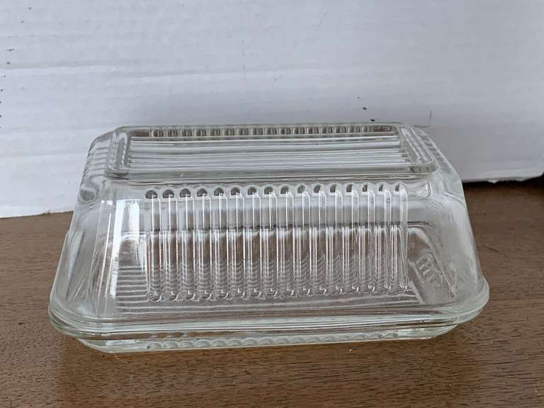 VINTAGE RIBBED GLASS COVERED BUTTER DISH 7" LONG X 3 3/4" WIDE X 2 7/8" TALL image