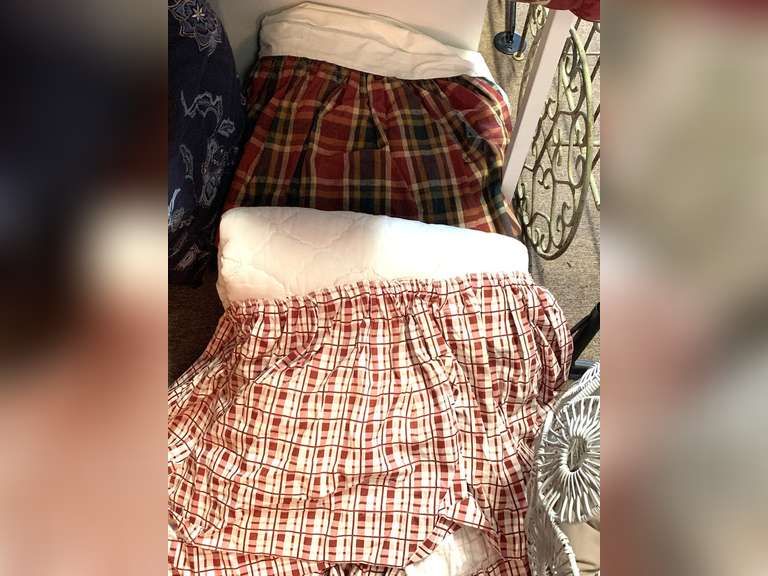 2 DUST RUFFLES - CREAM/DARK RED PLAID image