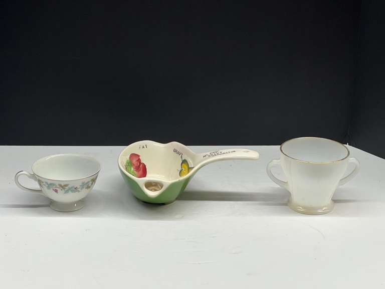 Vintage kitchen items to include an Anchor Hocking milk glass sugar bowl, vintage no drip gravy separator, and more. Three pieces total, see pictures for details. image