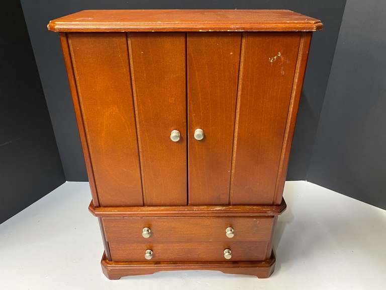 Wooden jewelry box, see pictures for details. image