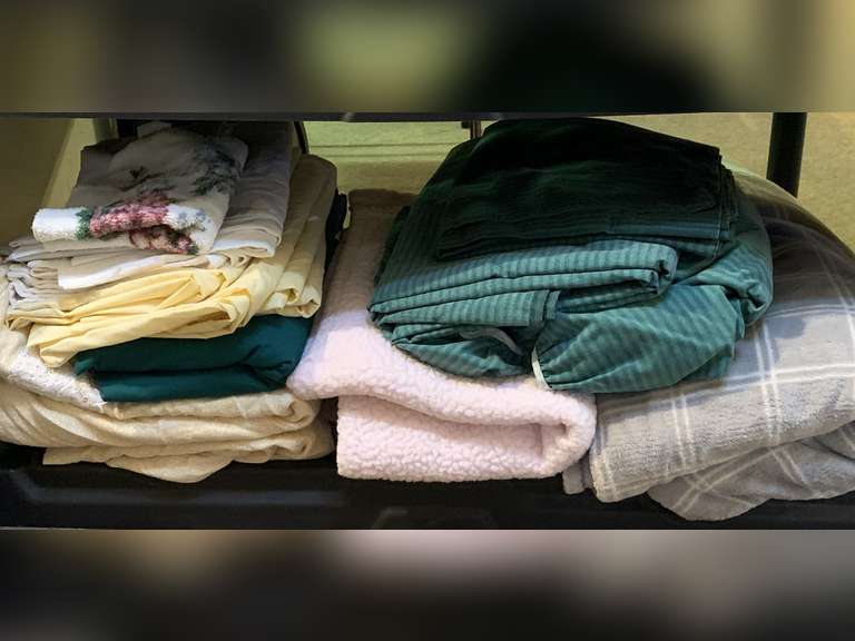 SHELF LOT OF ASSORTED LINENS image