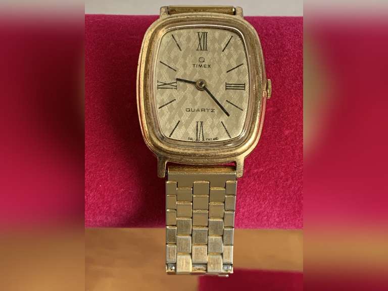 VINTAGE MEN'S TIMEX GOLD TONE QUARTZ WATCH - CHECKOUT image