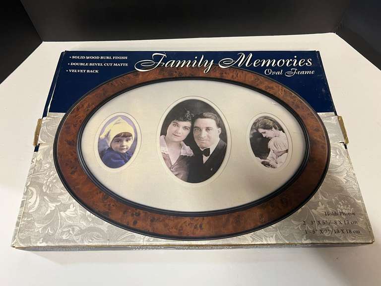Oval picture frame, still new in the box, see pictures for details. image