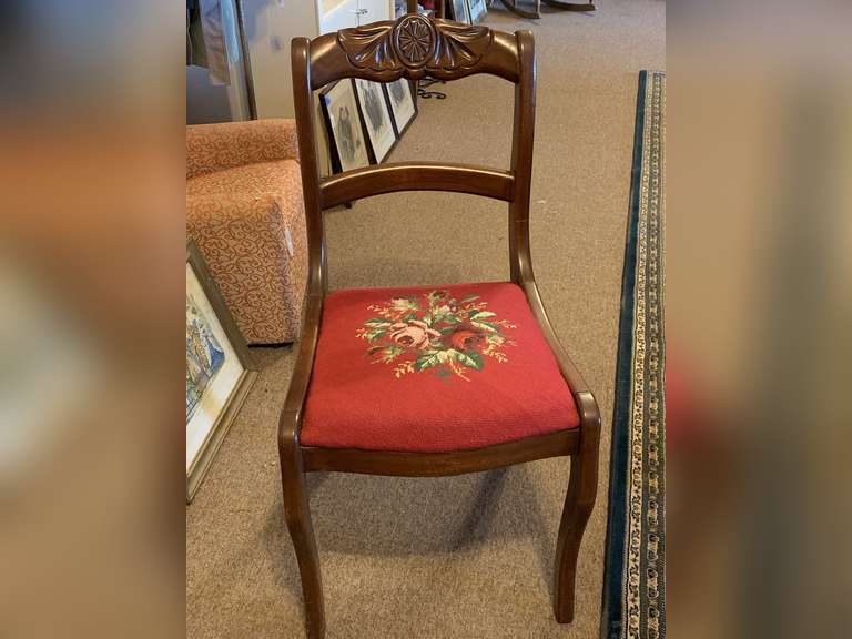 ANTIQUE BEAUTIFUL MAHOGANY HAND CARVED SIDE CHAIR WITH NEEDLEPOINT FLORAL SEAT 33" TALL X 17 3/4" WIDE X 15" DEEP image
