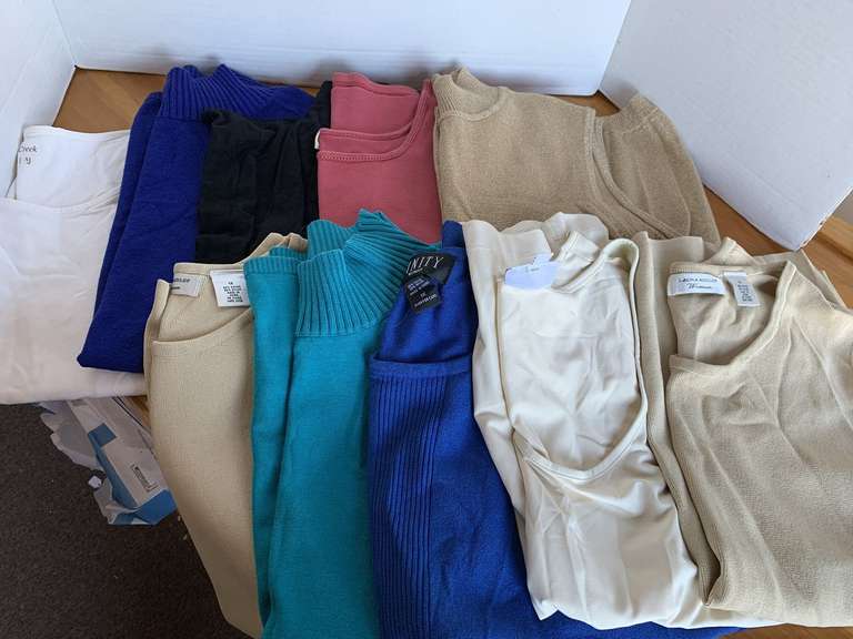 10 LADIES 1XL TOPS image