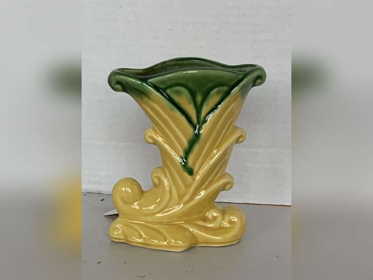 VINTAGE SHAWNEE POTTERY STANDING CORNUCOPIA VASE 5" TALL image