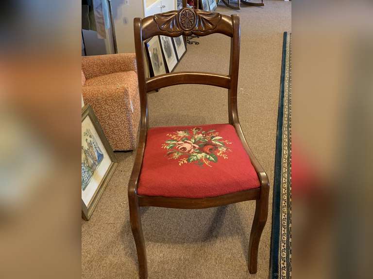 ANTIQUE BEAUTIFUL MAHOGANY HAND CARVED SIDE CHAIR WITH NEEDLEPOINT FLORAL SEAT 33" TALL X 17 3/4" WIDE X 15" DEEP image