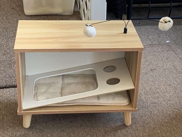 CHI CAT HOUSE - TV STYLE 20" LONG X 11 1/2" DEEP X 16" TALL image