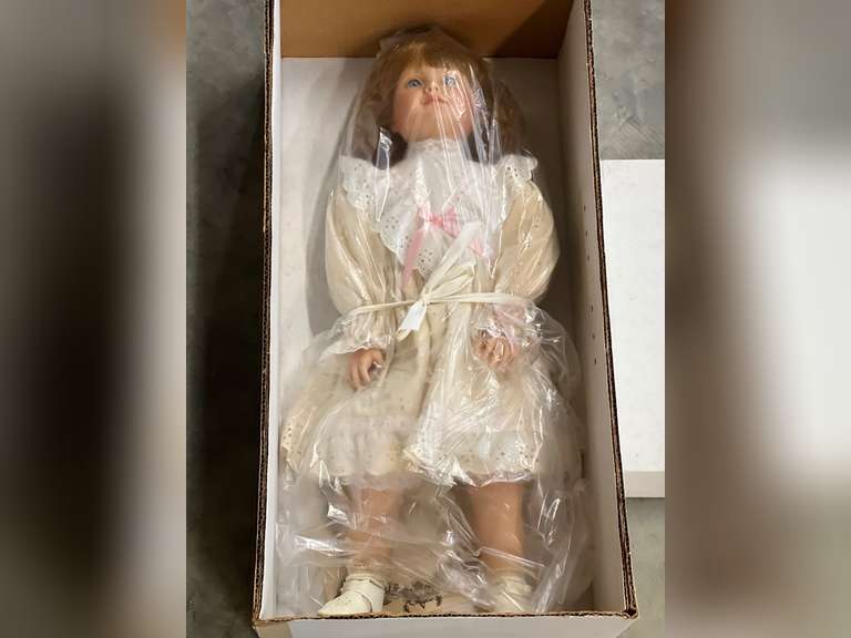 Roma by Thelma Resch Porcelain Doll image