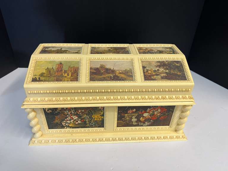 Decorative music/storage box, music does not wind, see pictures for details. image