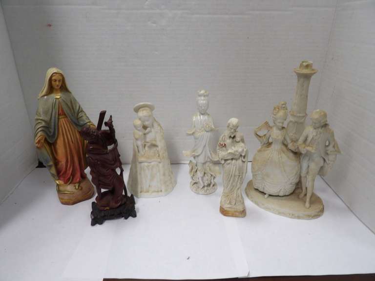 MIXED A LOT OF STATUES image