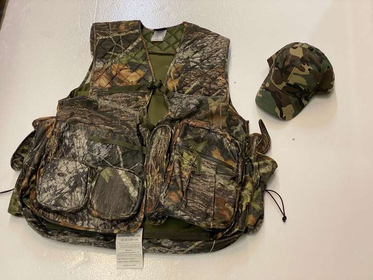 Camouflage hunting/fishing vest with cushion, comes with cap, see pictures for details. image