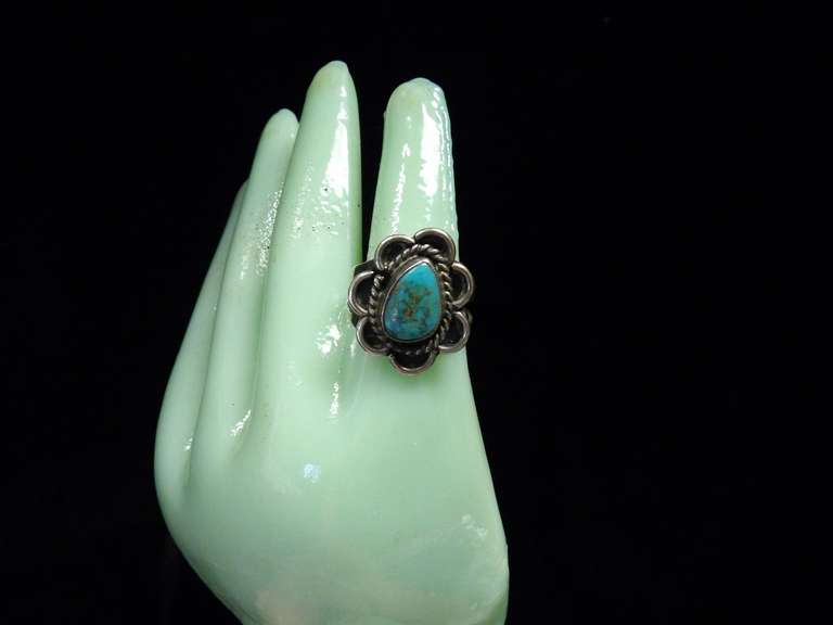 STERLING SILVER RING SIZE 7 WITH BEAUTIFUL TURQUOISE STONE image