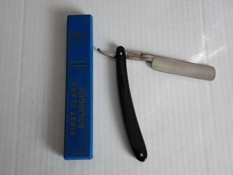 SOLINGIN STRAIGHT RAZOR #7801 W/CASE image