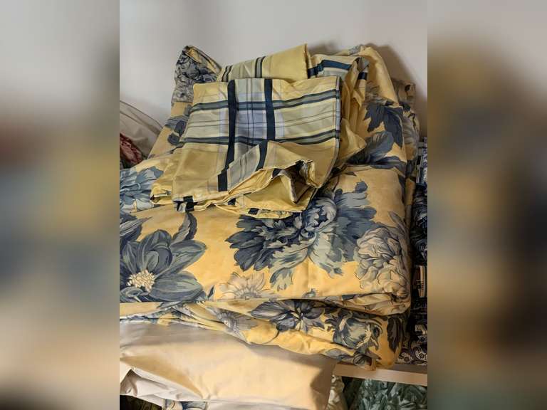 4 PANELS CREAM DRAPES W/ DARK BLUE FLORAL PATTERN & 2 PILLOW SHAMS image