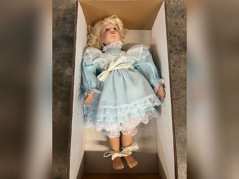 Porcelain Goldilocks Doll image