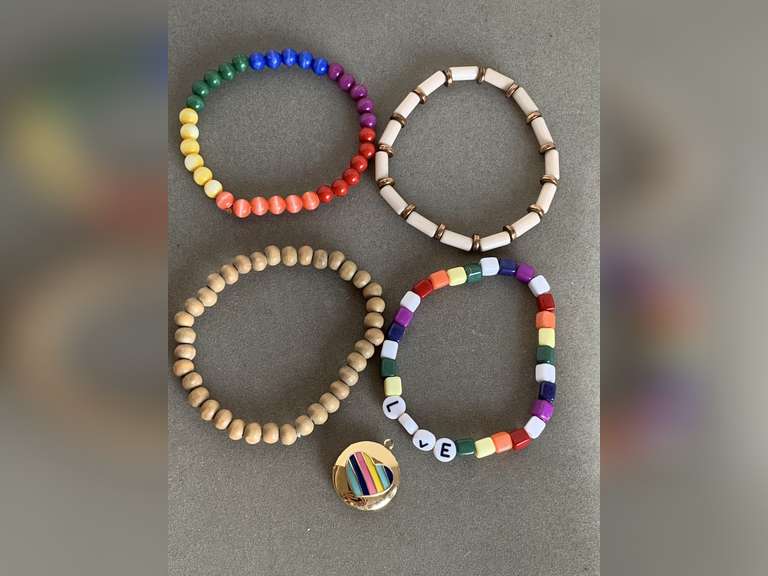 4 STRETCH BEADED BRACELETS & GOLD TONE MULTI COLOR ENAMEL HEART LOCKET - CHECKOUT image