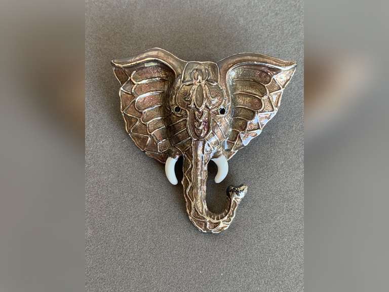 LARGE VINTAGE MJ SILVERTONE ELEPHANT BROOCH W/ ENAMEL - CHECKOUT image