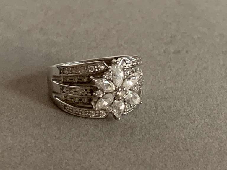 925 STERLING SILVER WIDE RING WITH CZ'S SIZE 6 (5.28 GRAMS) - CHECKOUT image